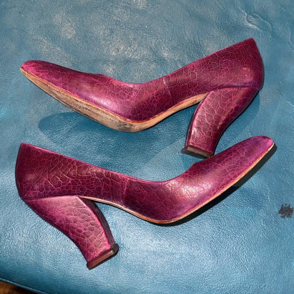 John Fluevog Gail Croc Embossed Pumps - 8.5 - Picture 7 of 8